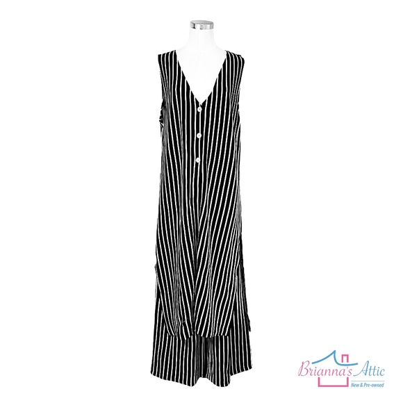 Jones New York Dresses & Skirts - Jones New York women's black & white stripped cotton pant and blouse Size L